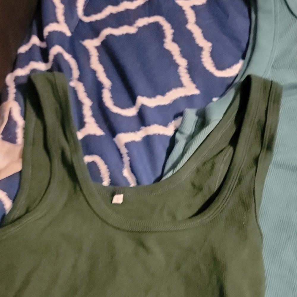 Old Navy Women's Tank Tops - Teal, Forest Green, and Black - Picture 4 of 4